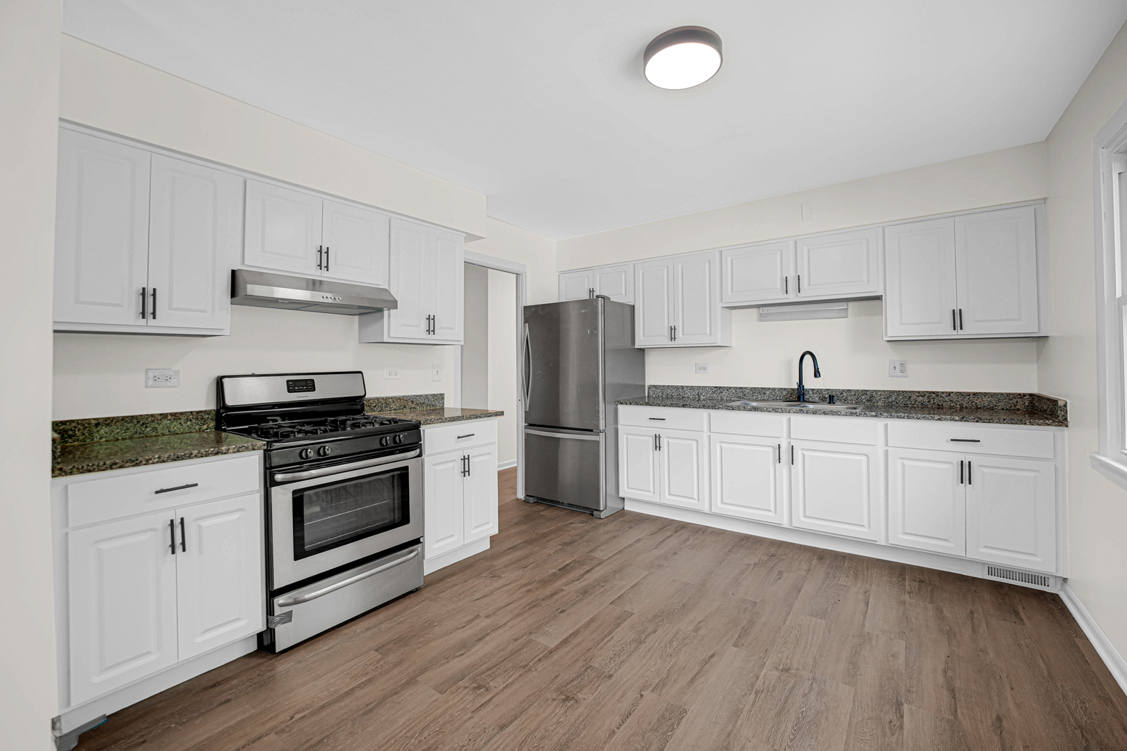 702 W Fitzhenry Court, Glenwood, IL 60425