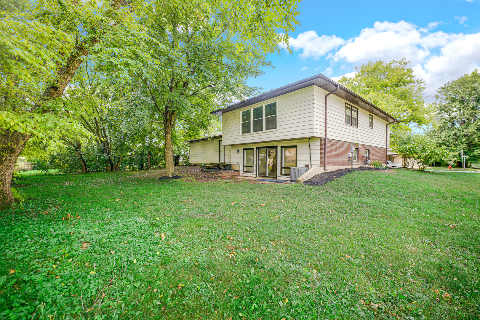 702 W Fitzhenry Court, Glenwood, IL 60425