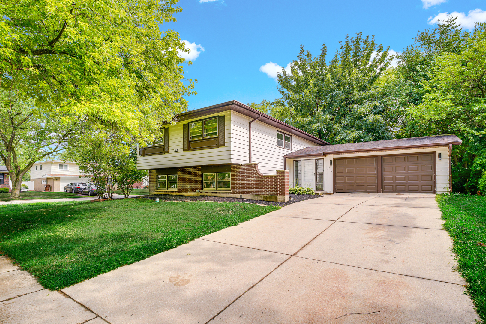 702 W Fitzhenry Court, Glenwood, IL 60425