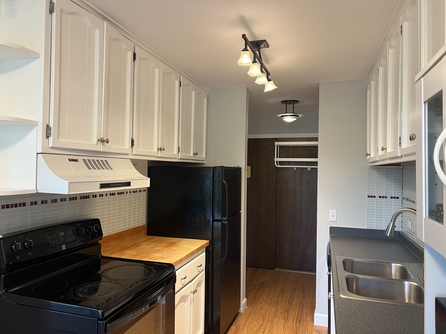 5500 Hillcrest Lane #3a, Lisle, IL 60532