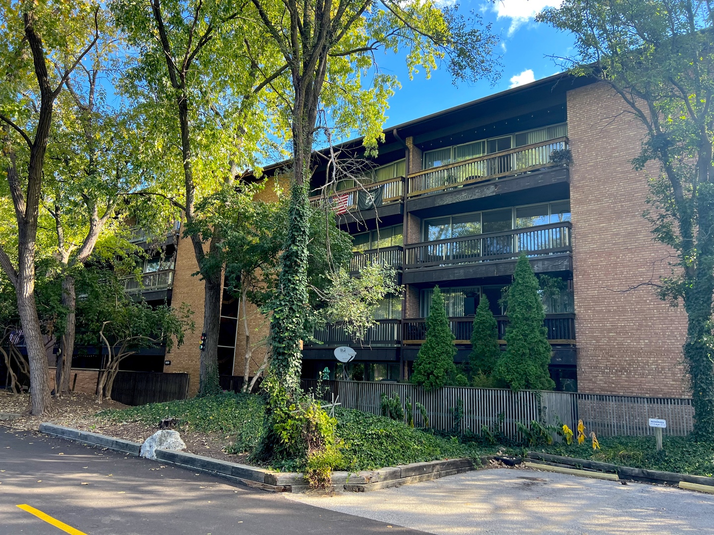 5500 Hillcrest Lane #3a, Lisle, IL 60532