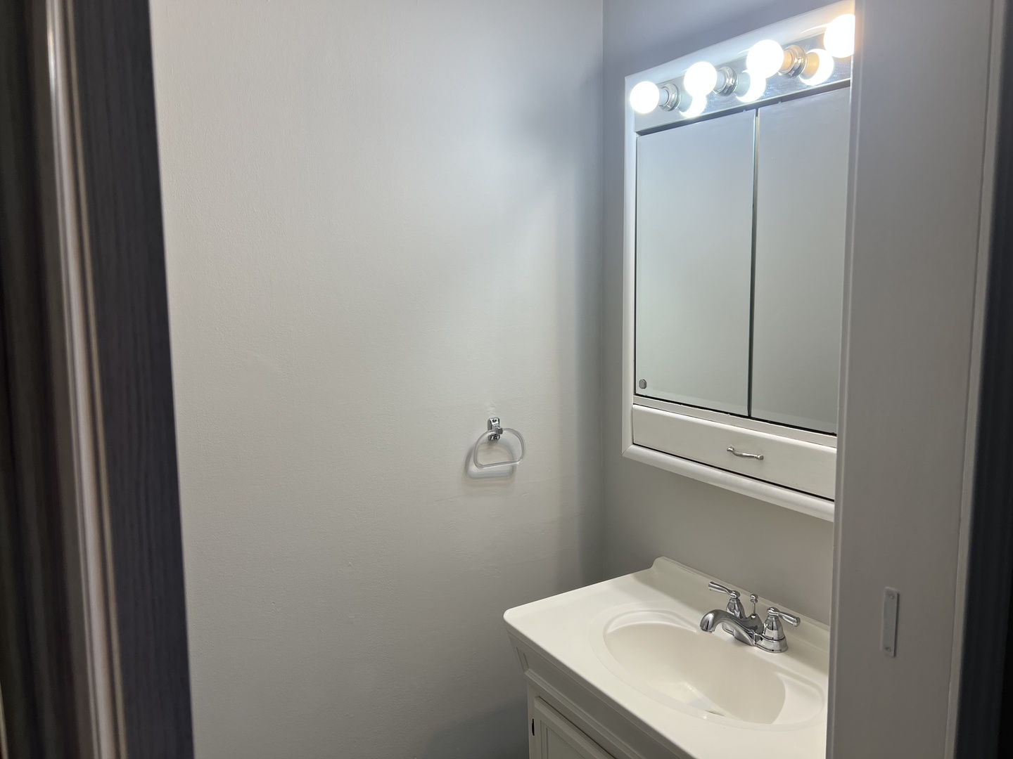 5500 Hillcrest Lane #3a, Lisle, IL 60532