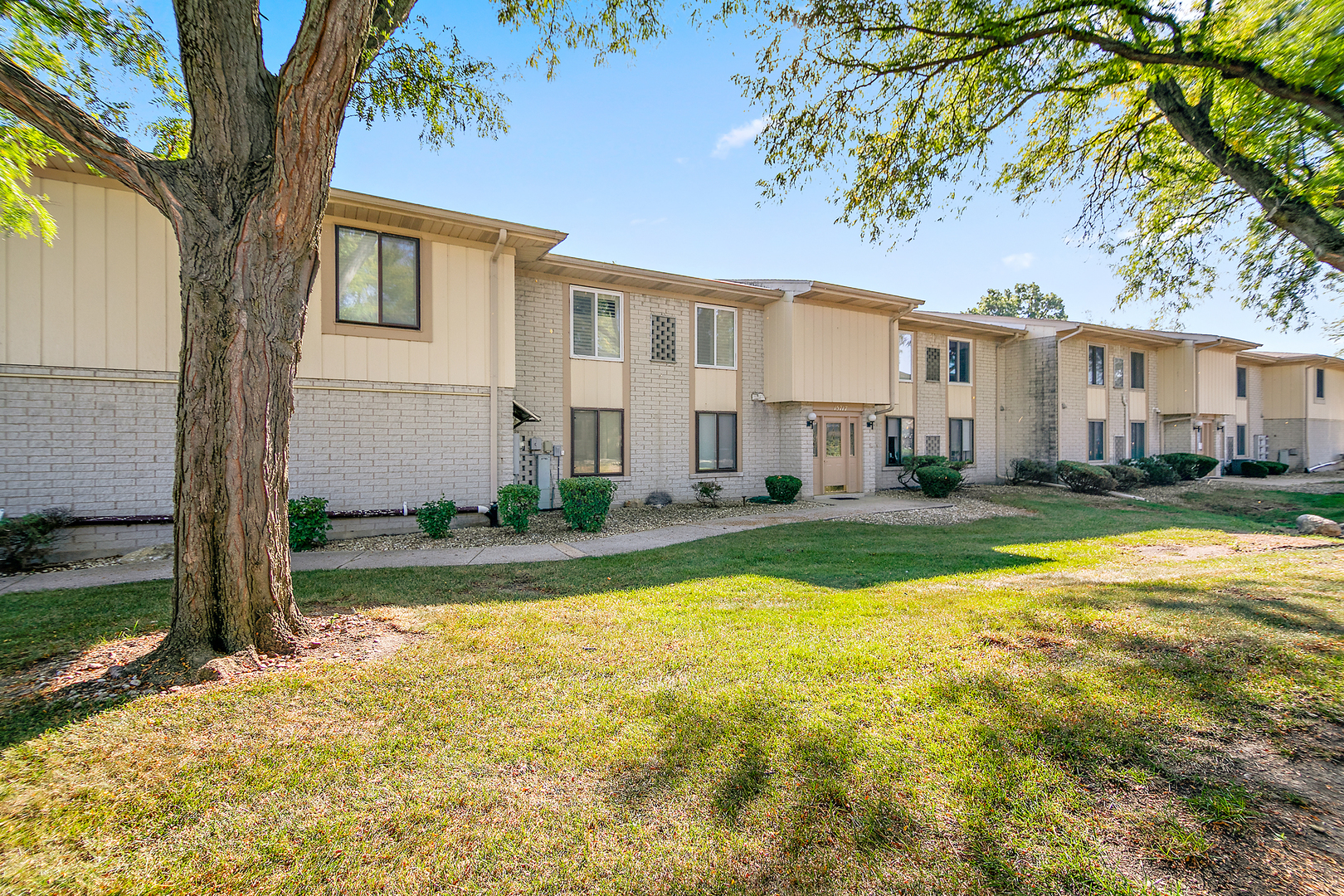 15717 Orlan Brook Drive #84, Orland Park, IL 60462