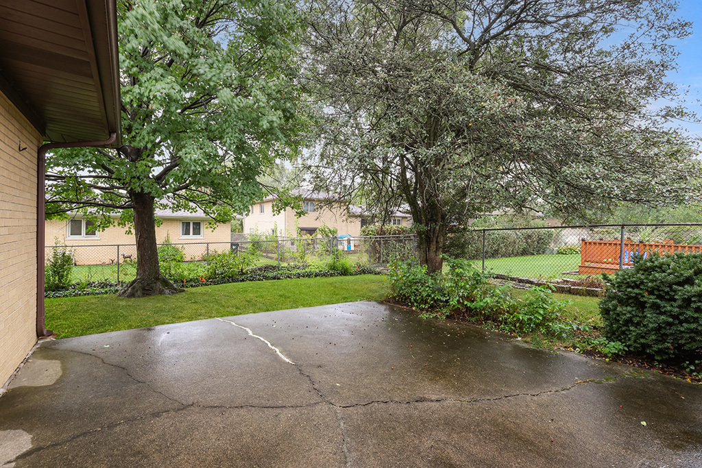 15249 Pine Drive, Oak Forest, IL 60452