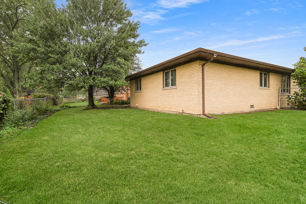 15249 Pine Drive, Oak Forest, IL 60452