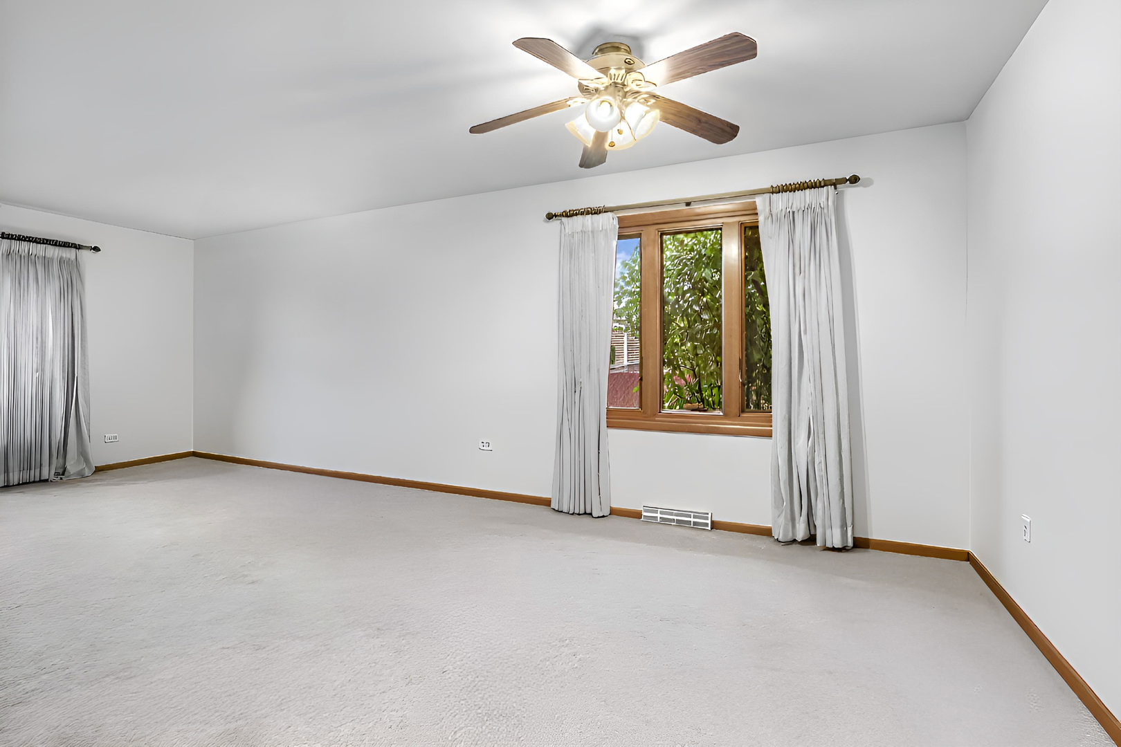 15249 Pine Drive, Oak Forest, IL 60452