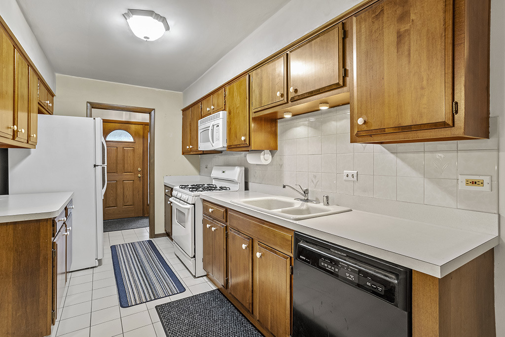 15249 Pine Drive, Oak Forest, IL 60452