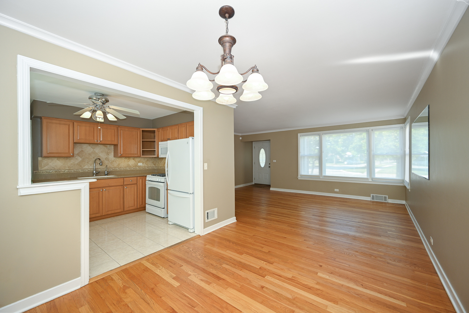 10461 Dorchester Street, Westchester, IL 60154