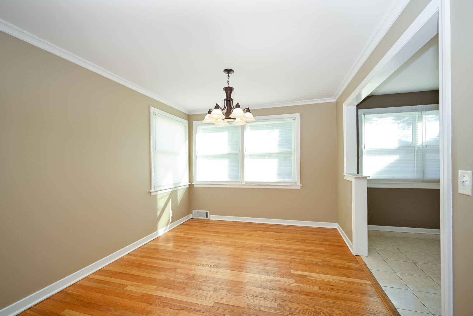 10461 Dorchester Street, Westchester, IL 60154