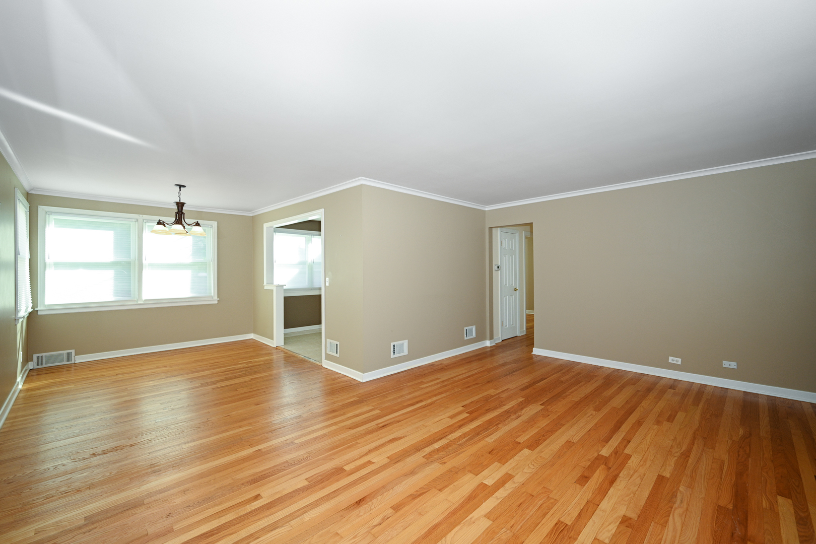 10461 Dorchester Street, Westchester, IL 60154