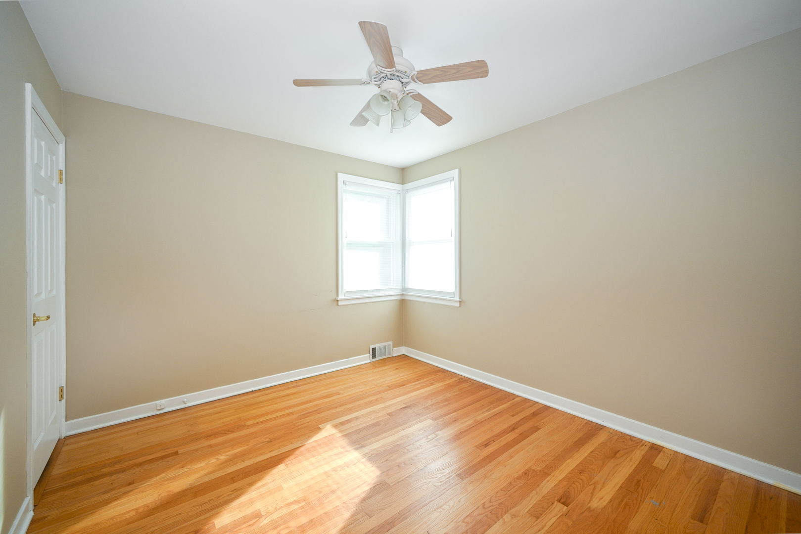 10461 Dorchester Street, Westchester, IL 60154