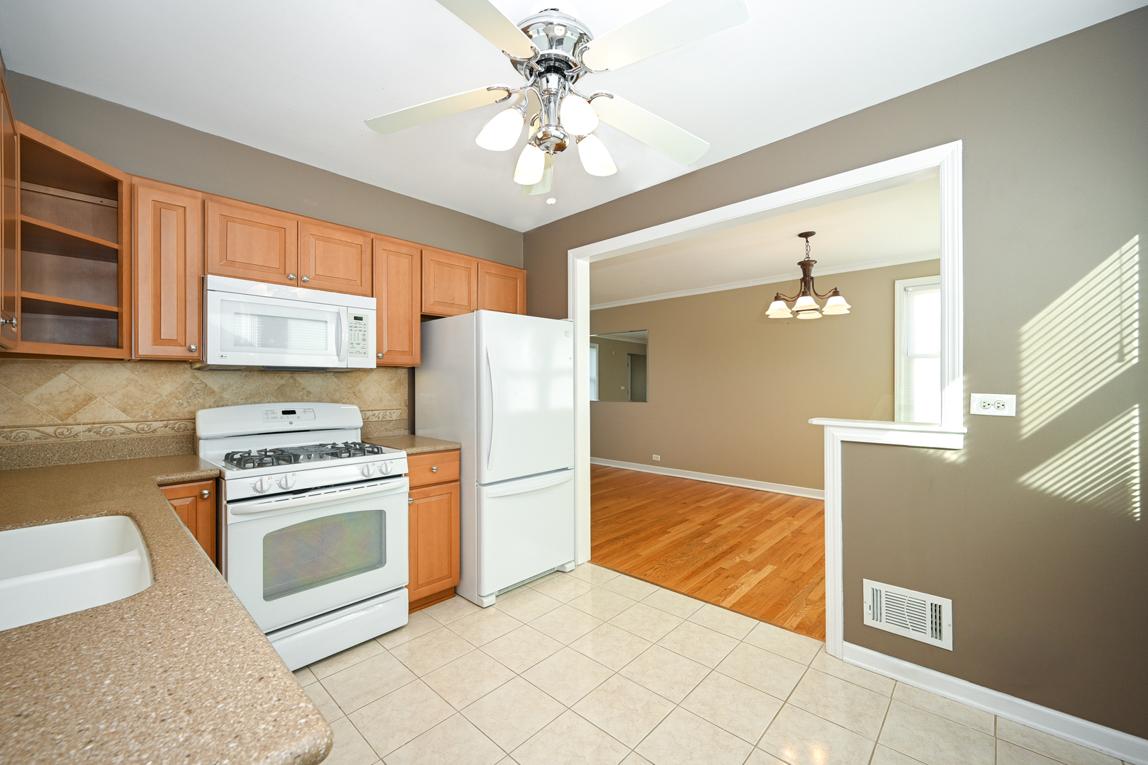 10461 Dorchester Street, Westchester, IL 60154