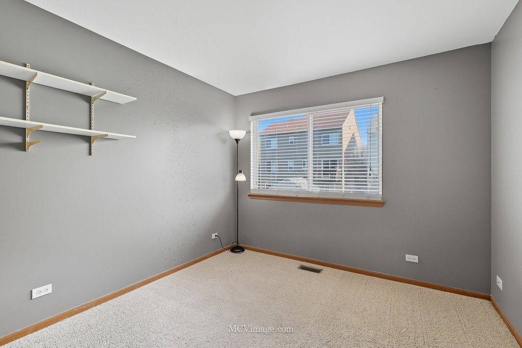 43 W Rustic Lane, Round Lake Beach, IL 60073