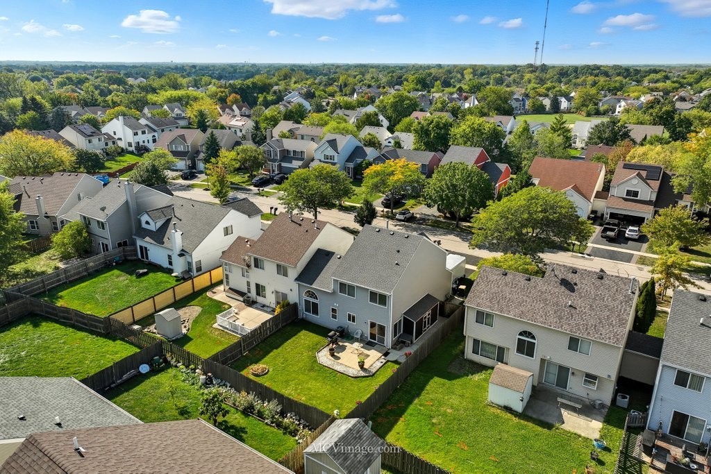 43 W Rustic Lane, Round Lake Beach, IL 60073