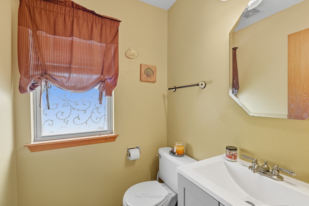43 W Rustic Lane, Round Lake Beach, IL 60073