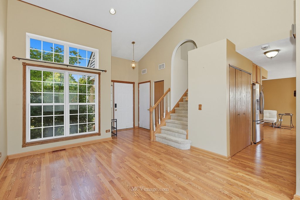 43 W Rustic Lane, Round Lake Beach, IL 60073