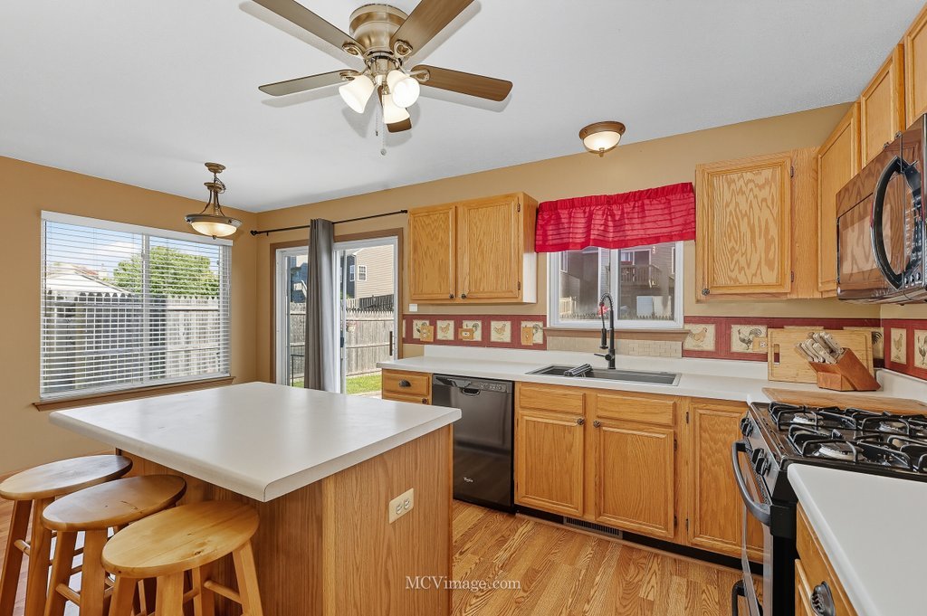 43 W Rustic Lane, Round Lake Beach, IL 60073