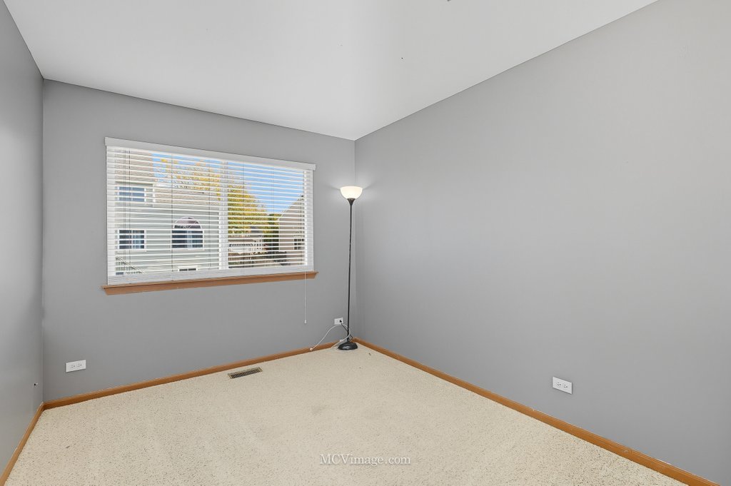 43 W Rustic Lane, Round Lake Beach, IL 60073