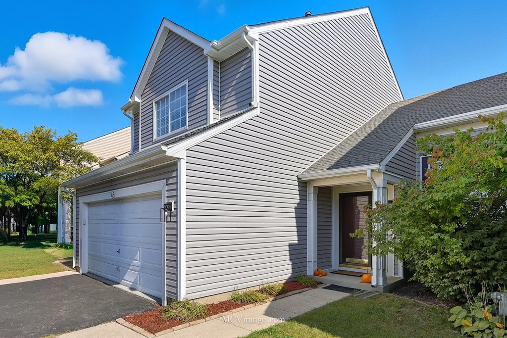 43 W Rustic Lane, Round Lake Beach, IL 60073
