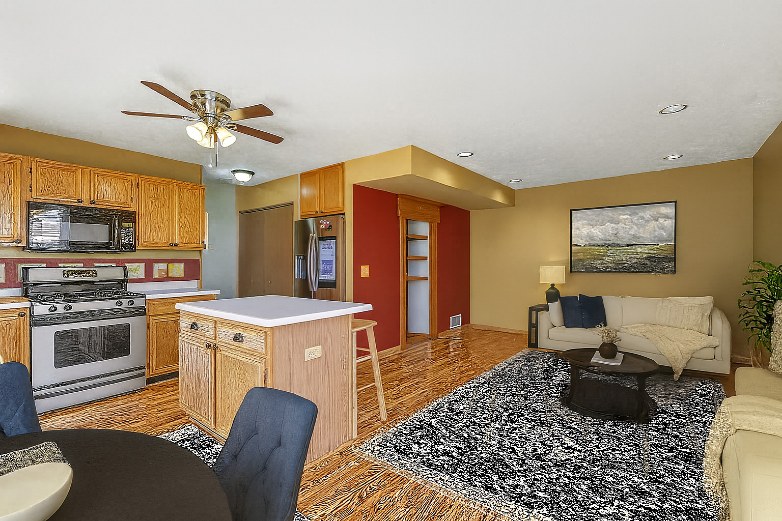 43 W Rustic Lane, Round Lake Beach, IL 60073