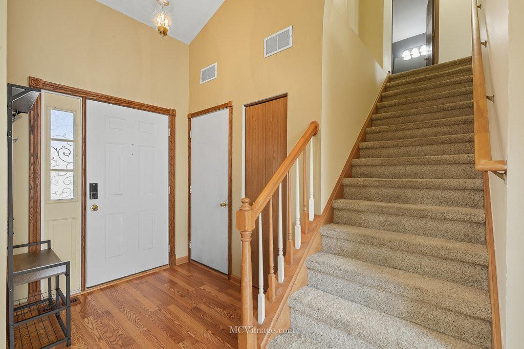 43 W Rustic Lane, Round Lake Beach, IL 60073