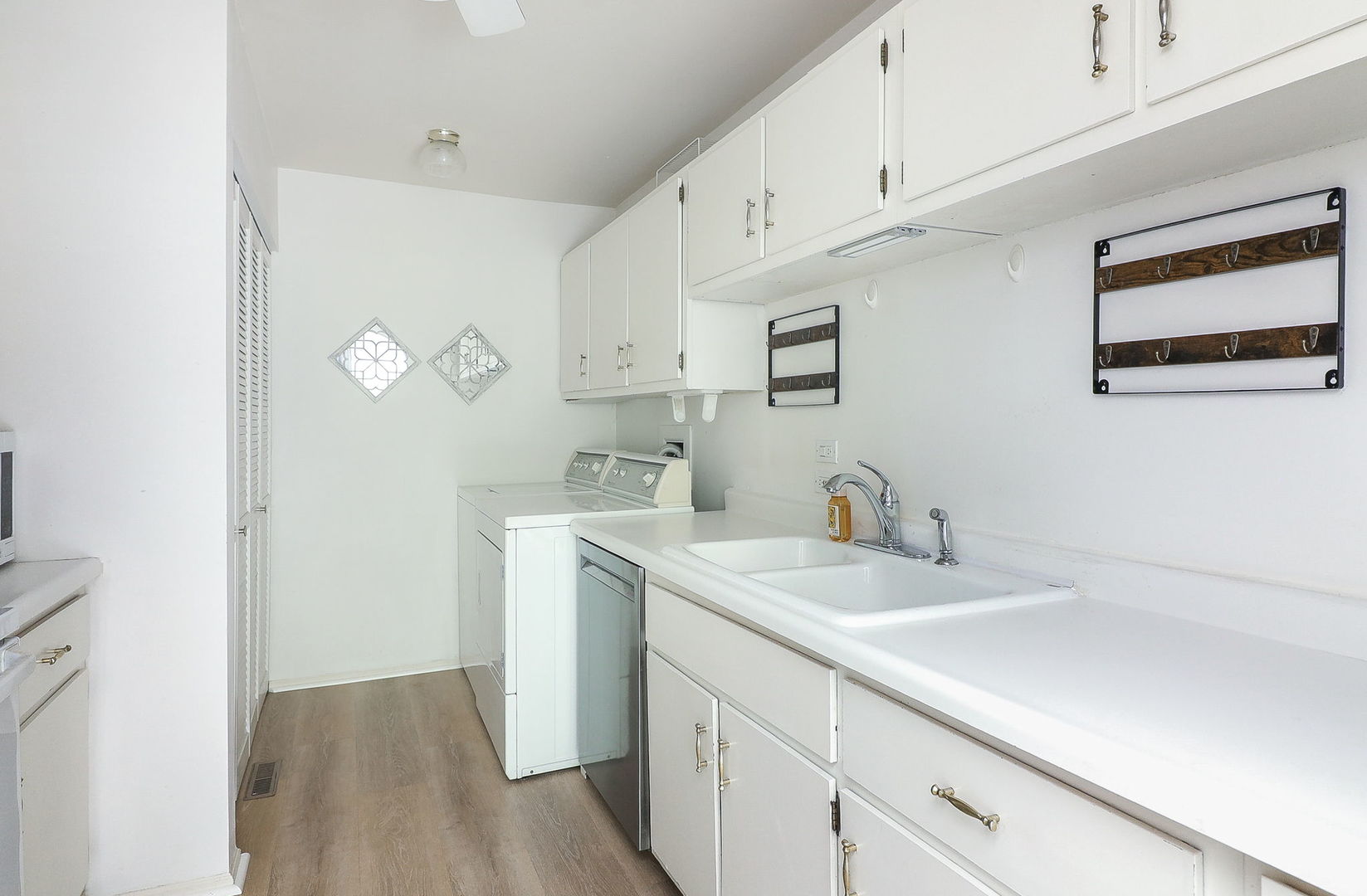 1694 Farragut Court #A, Wheaton, IL 60189