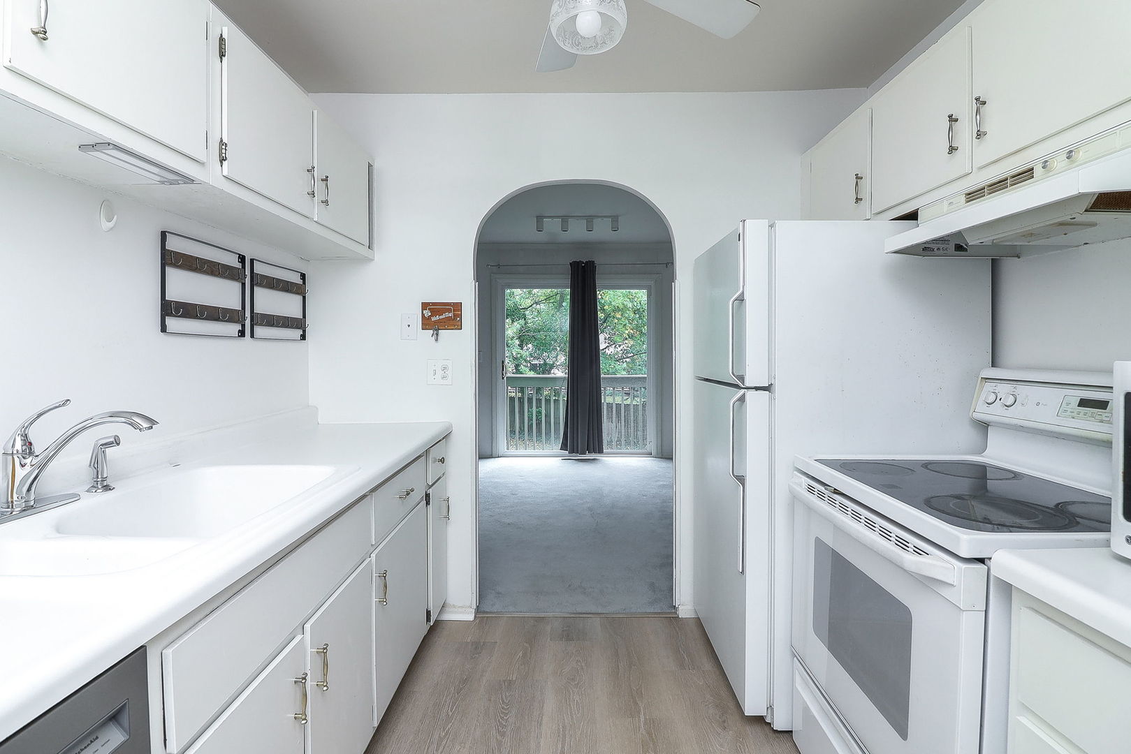1694 Farragut Court #A, Wheaton, IL 60189