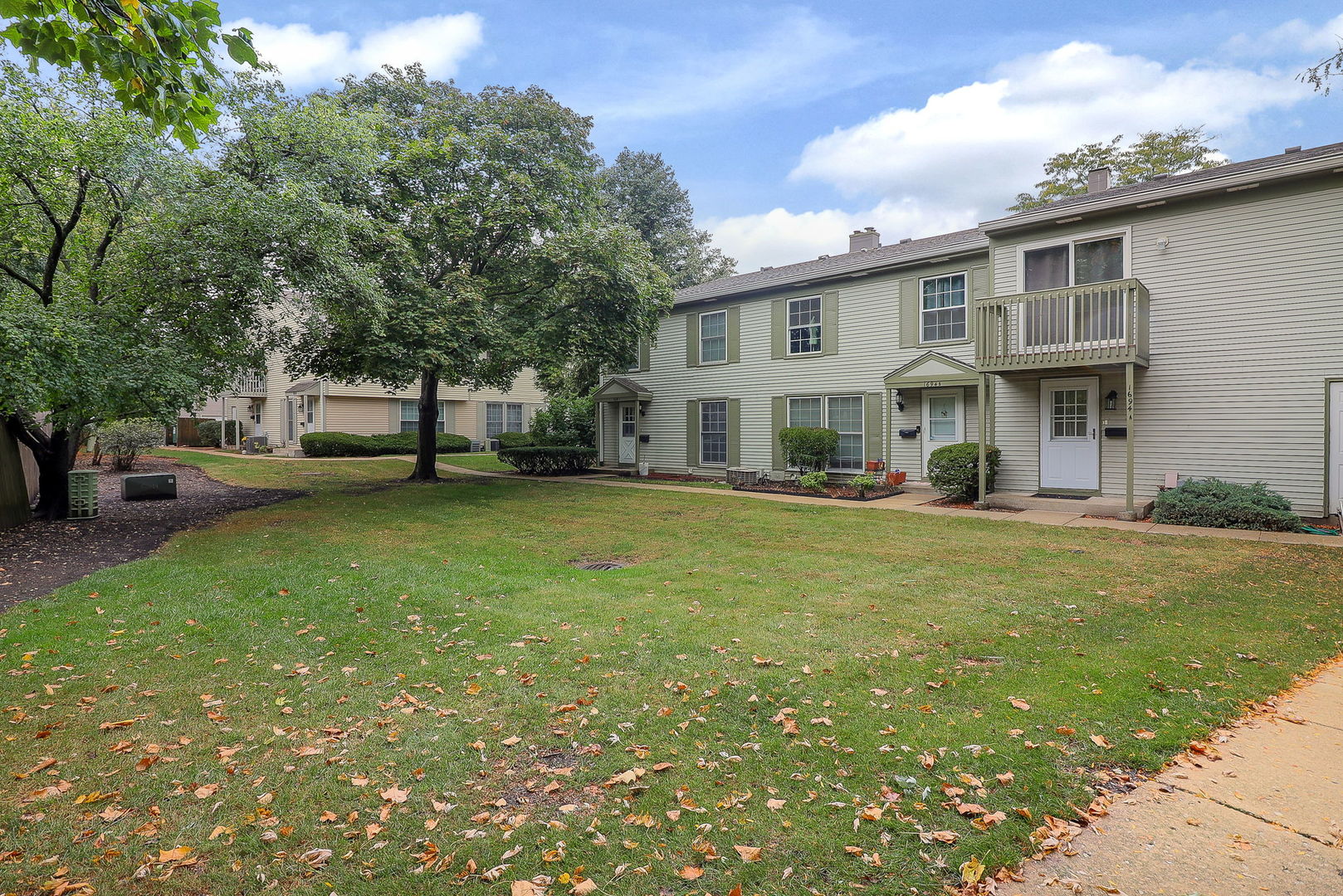 1694 Farragut Court #A, Wheaton, IL 60189
