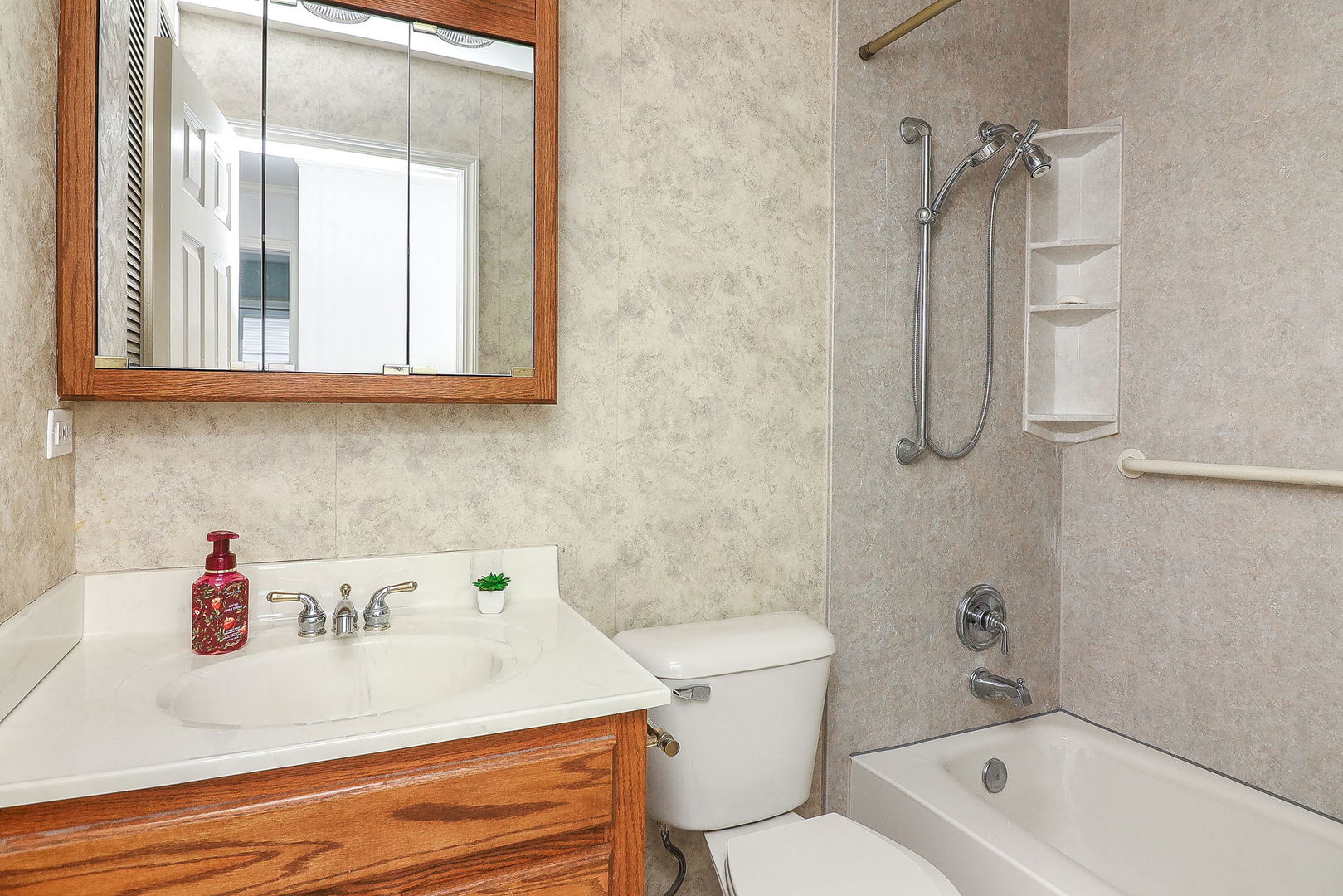 1694 Farragut Court #A, Wheaton, IL 60189