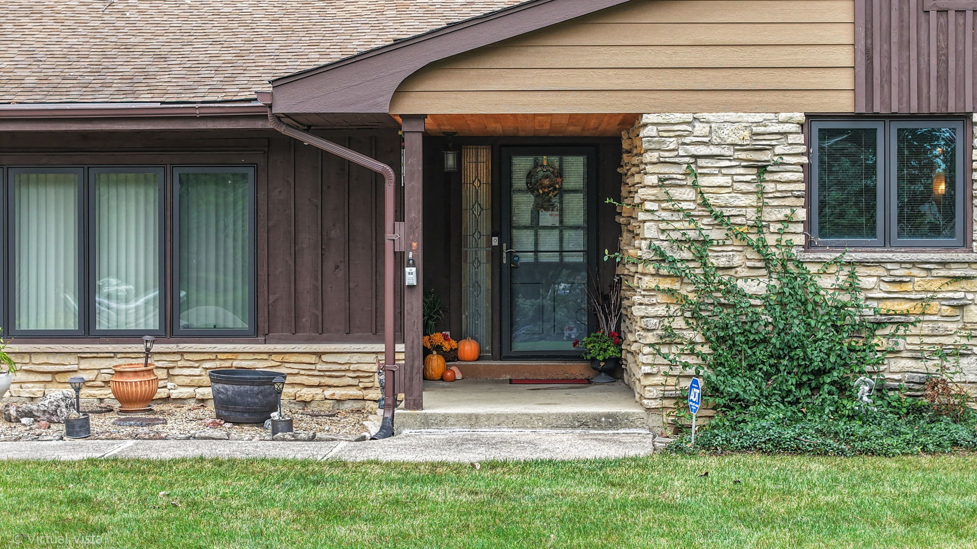 2630 Vale Court, Downers Grove, IL 60516