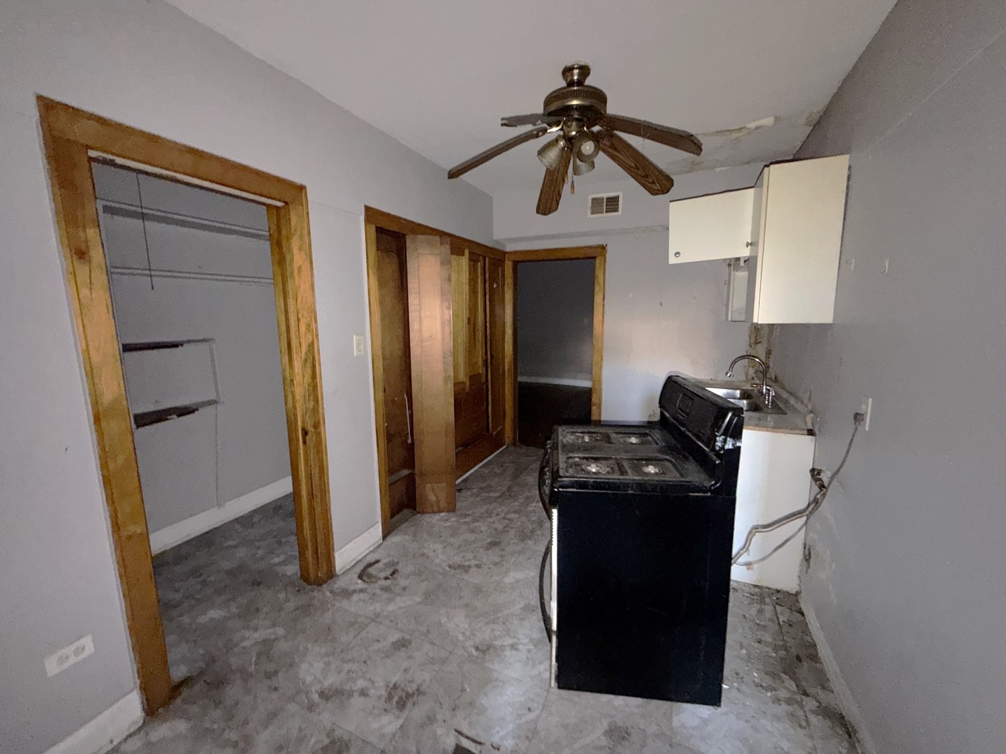 7816 S Phillips Avenue, Chicago, IL 60649