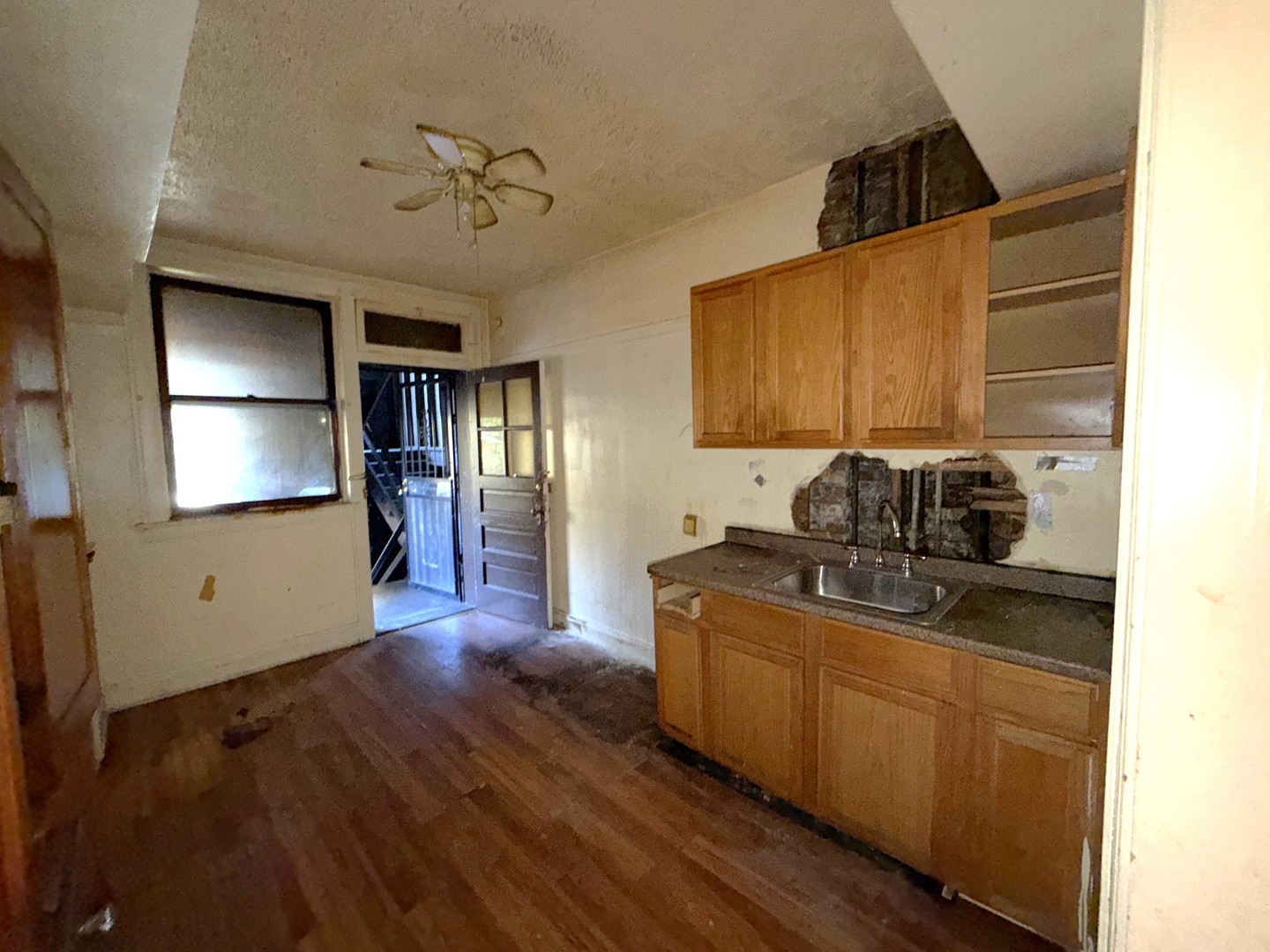 7816 S Phillips Avenue, Chicago, IL 60649