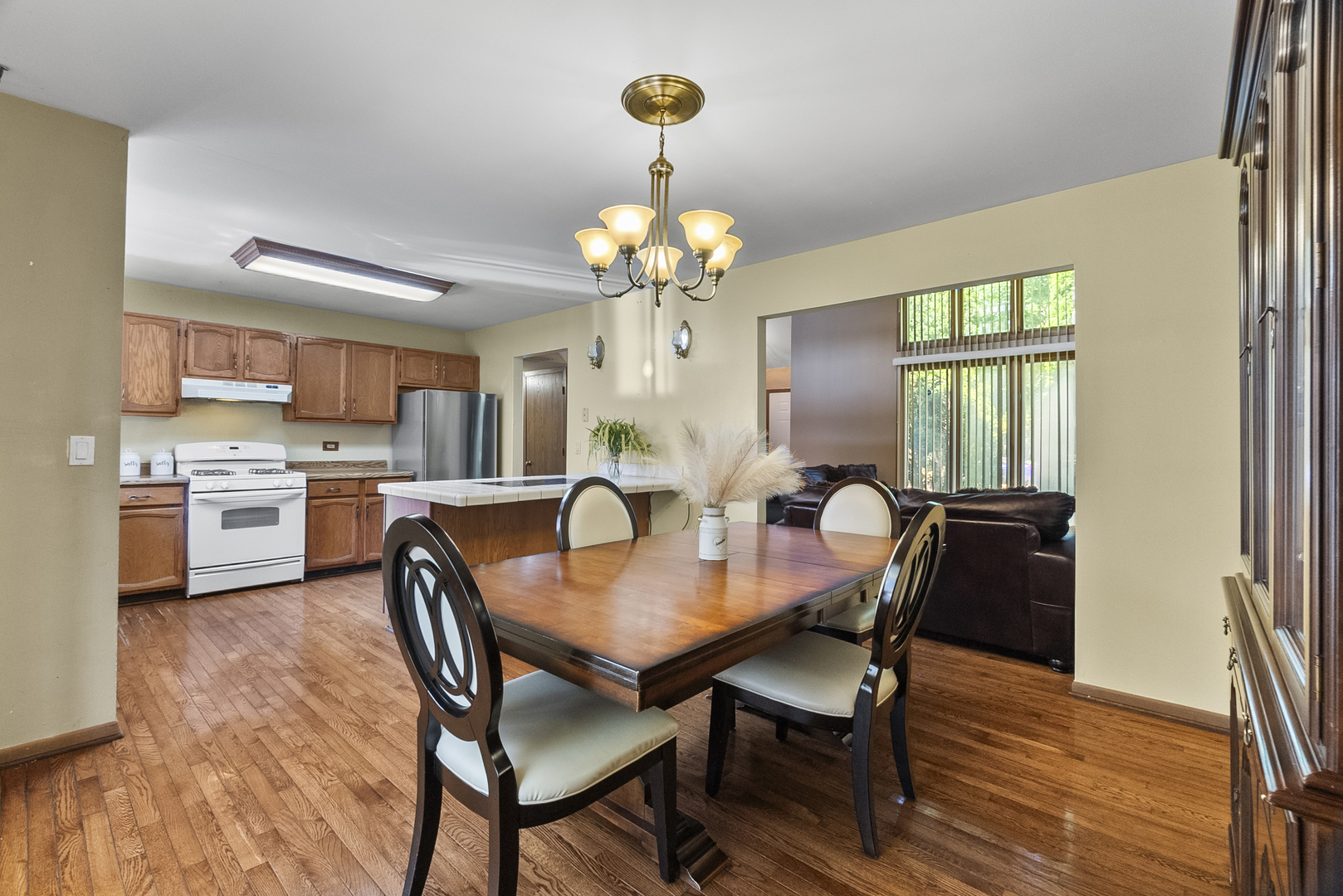 211 N Oltendorf Road, Streamwood, IL 60107