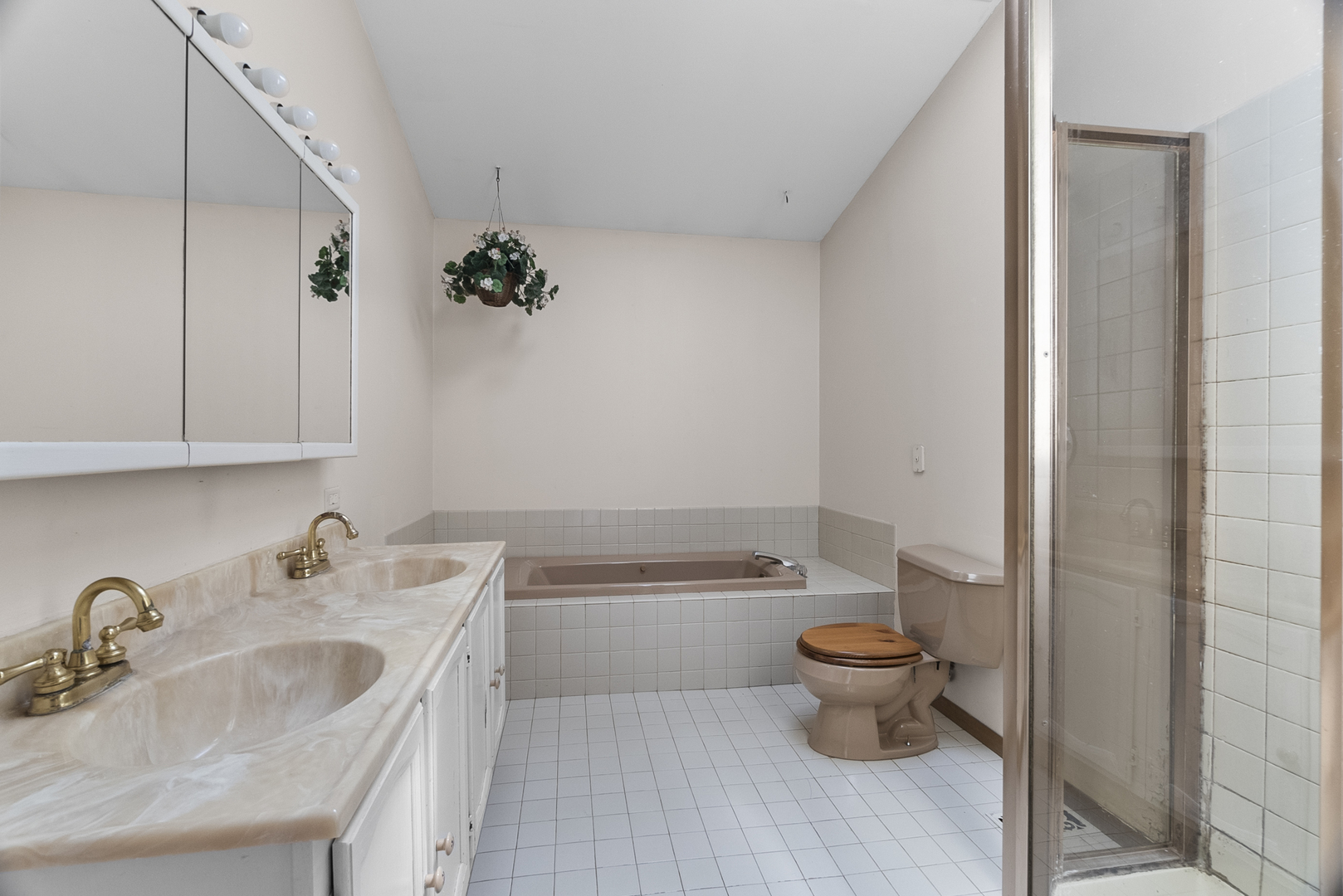 211 N Oltendorf Road, Streamwood, IL 60107