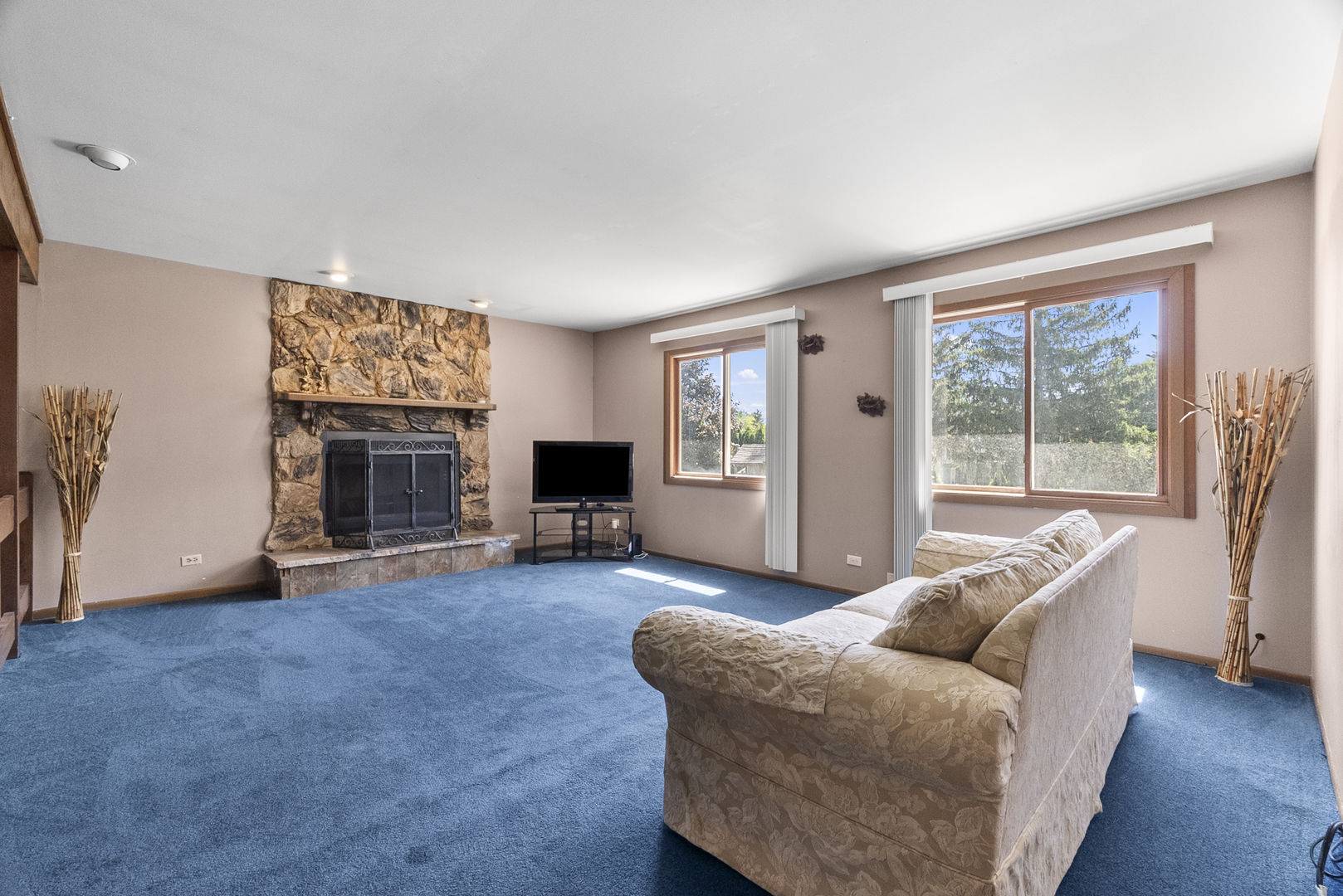 211 N Oltendorf Road, Streamwood, IL 60107