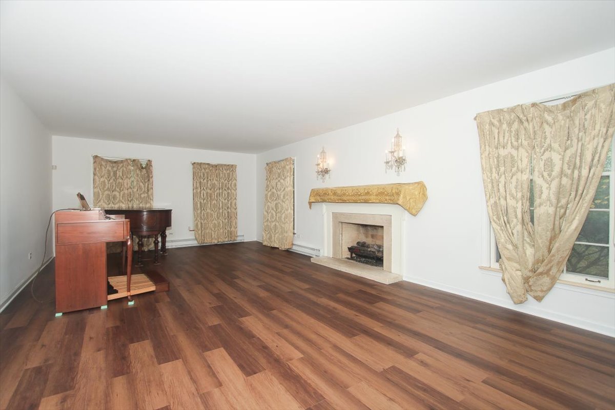 87 Lincolnshire Drive, Lincolnshire, IL 60069