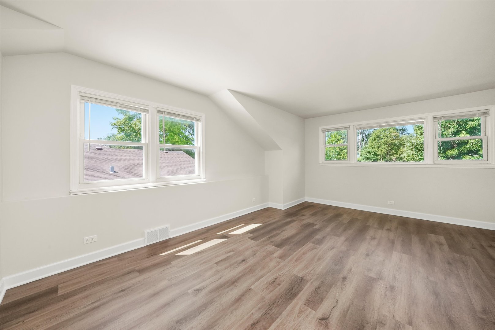 141 N Peck Avenue, La Grange, IL 60525