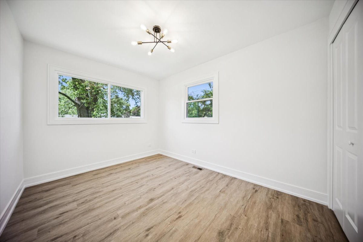 22W633 Burr Oak Drive, Glen Ellyn, IL 60137