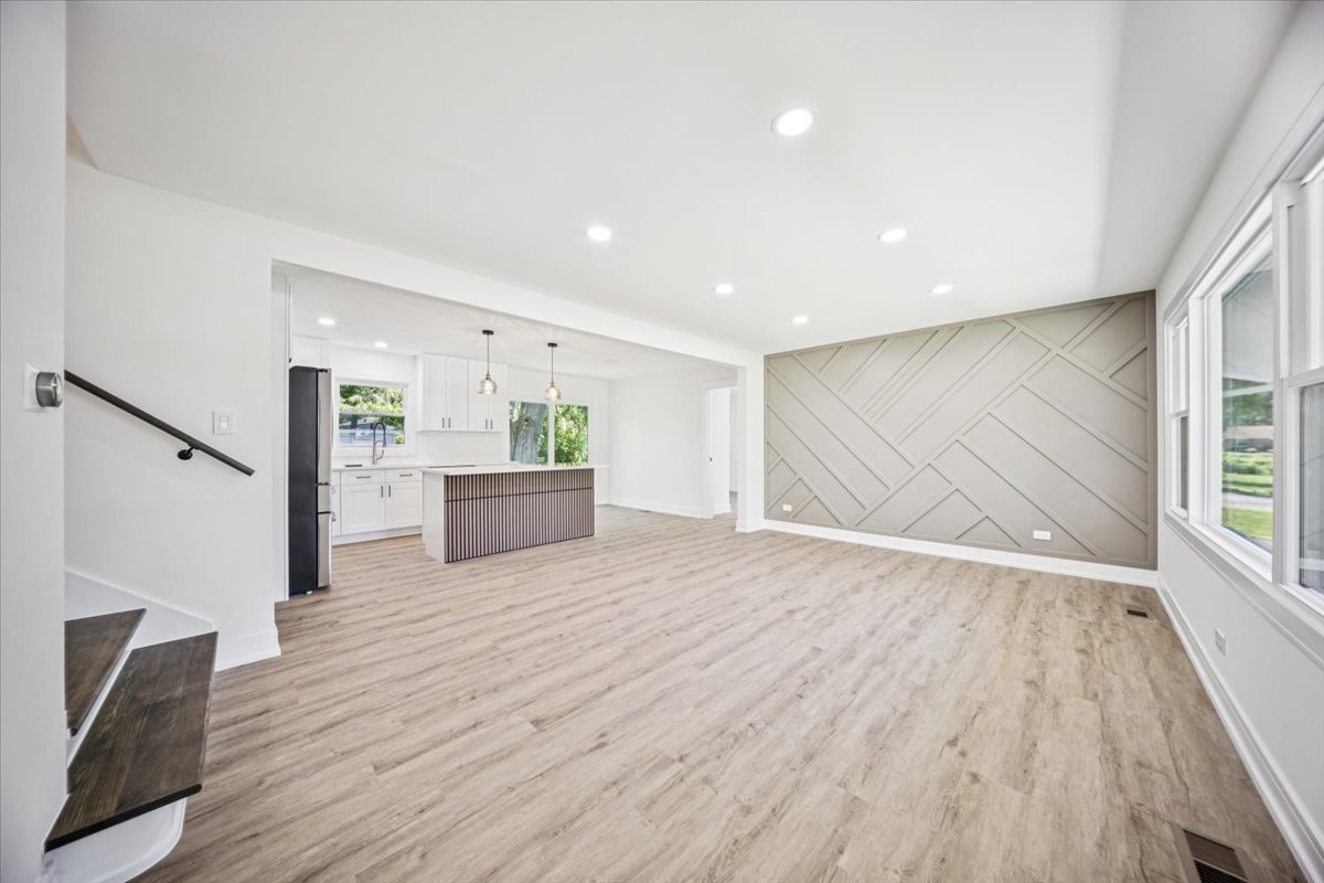 22W633 Burr Oak Drive, Glen Ellyn, IL 60137