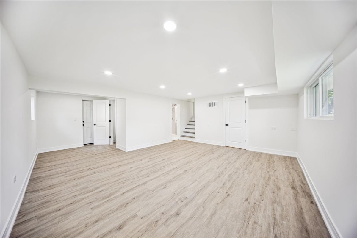 22W633 Burr Oak Drive, Glen Ellyn, IL 60137