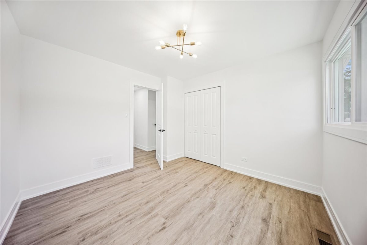 22W633 Burr Oak Drive, Glen Ellyn, IL 60137