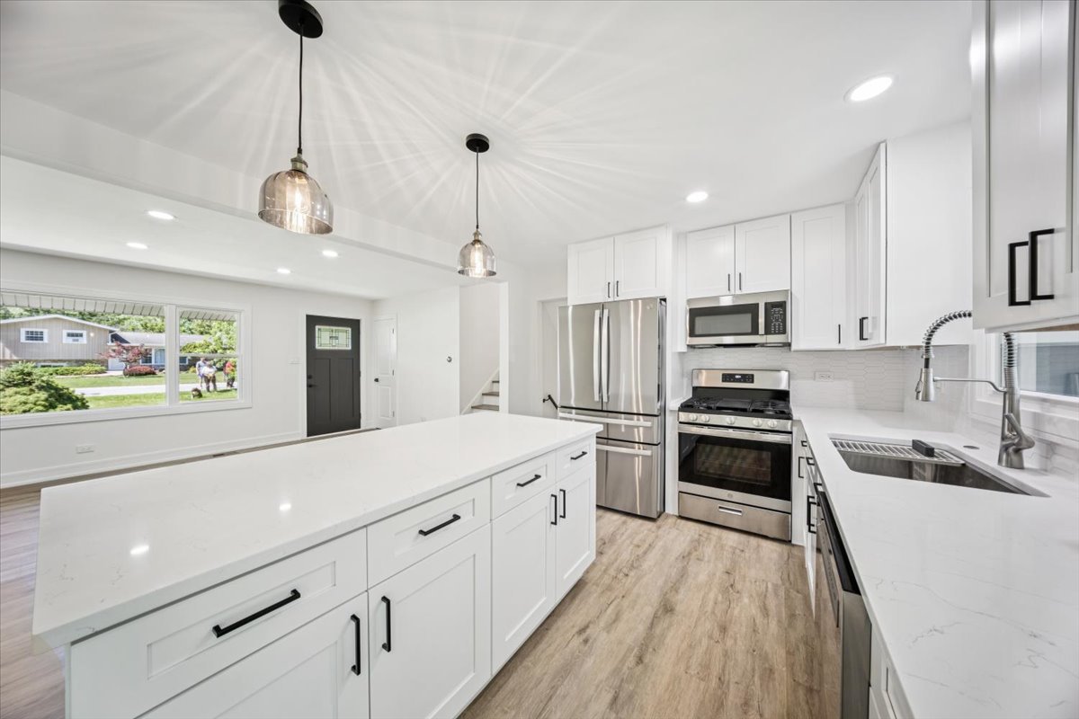 22W633 Burr Oak Drive, Glen Ellyn, IL 60137