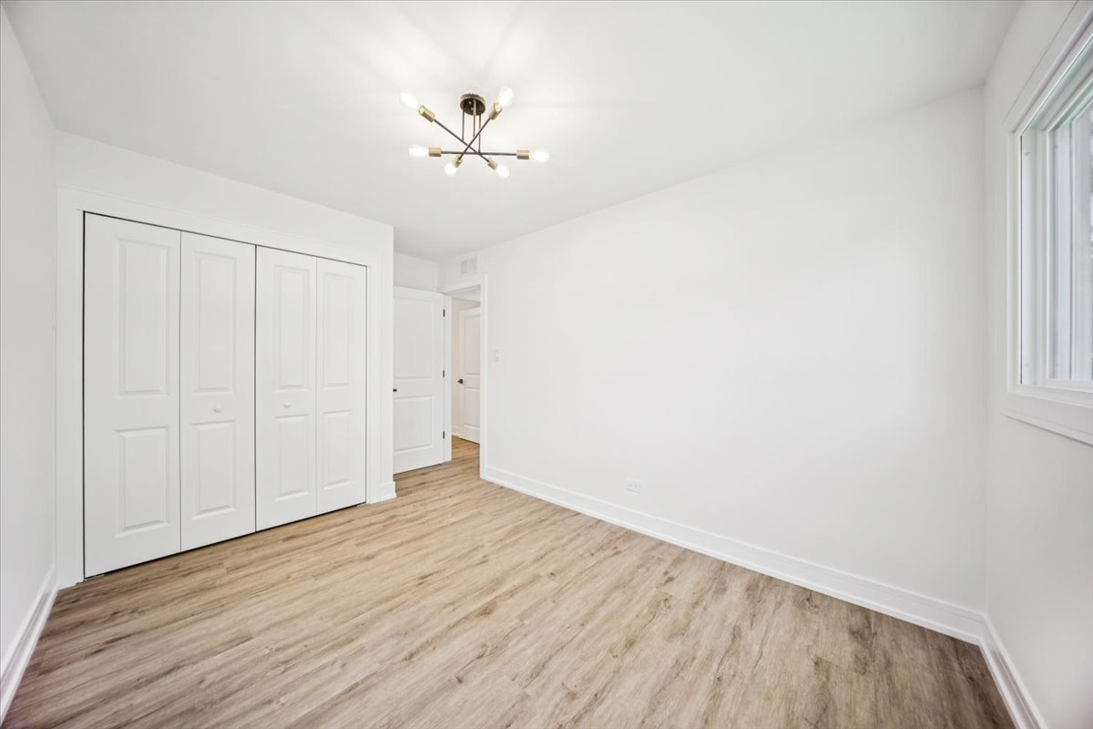 22W633 Burr Oak Drive, Glen Ellyn, IL 60137