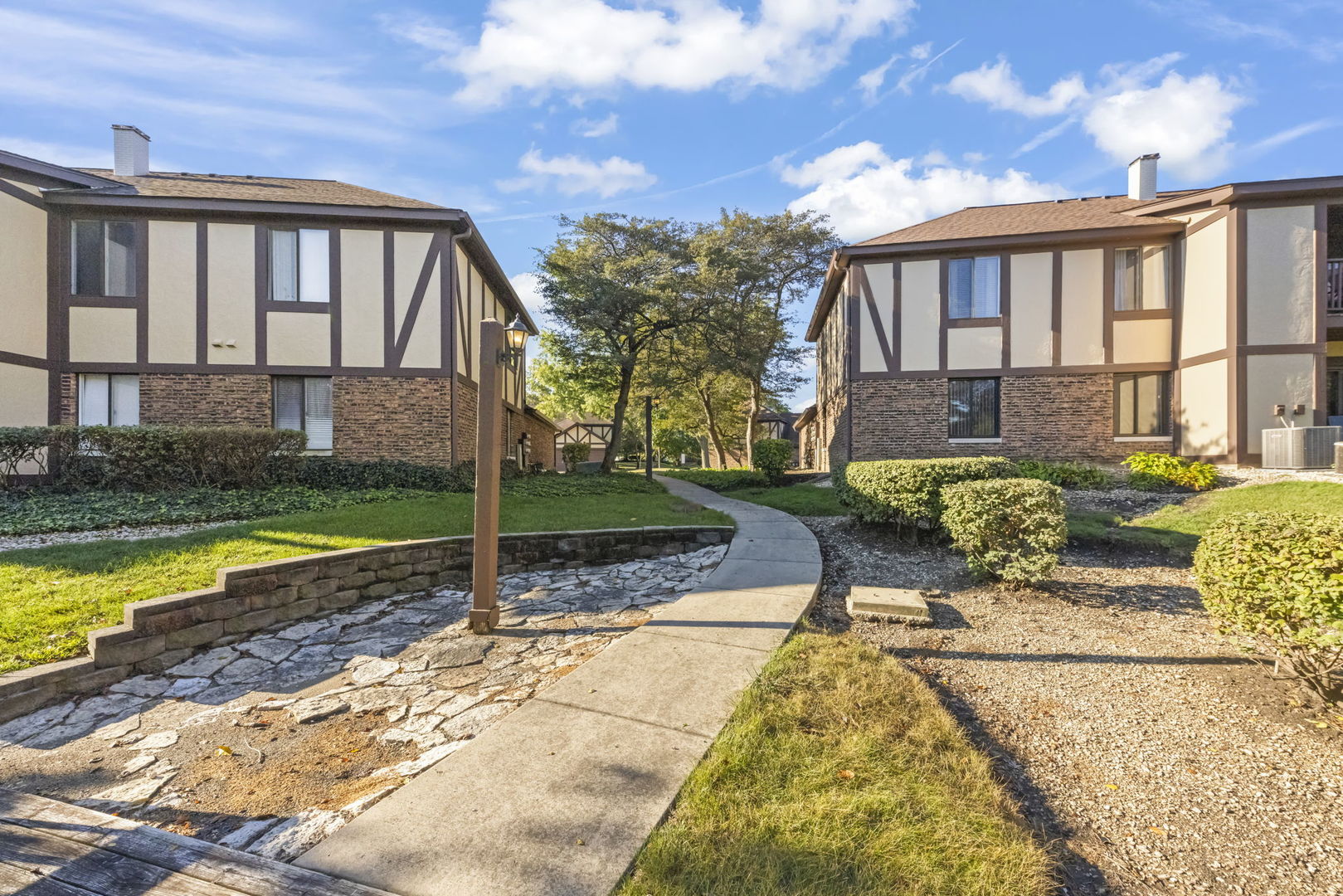 1703 Lakecliffe Drive #A, Wheaton, IL 60189