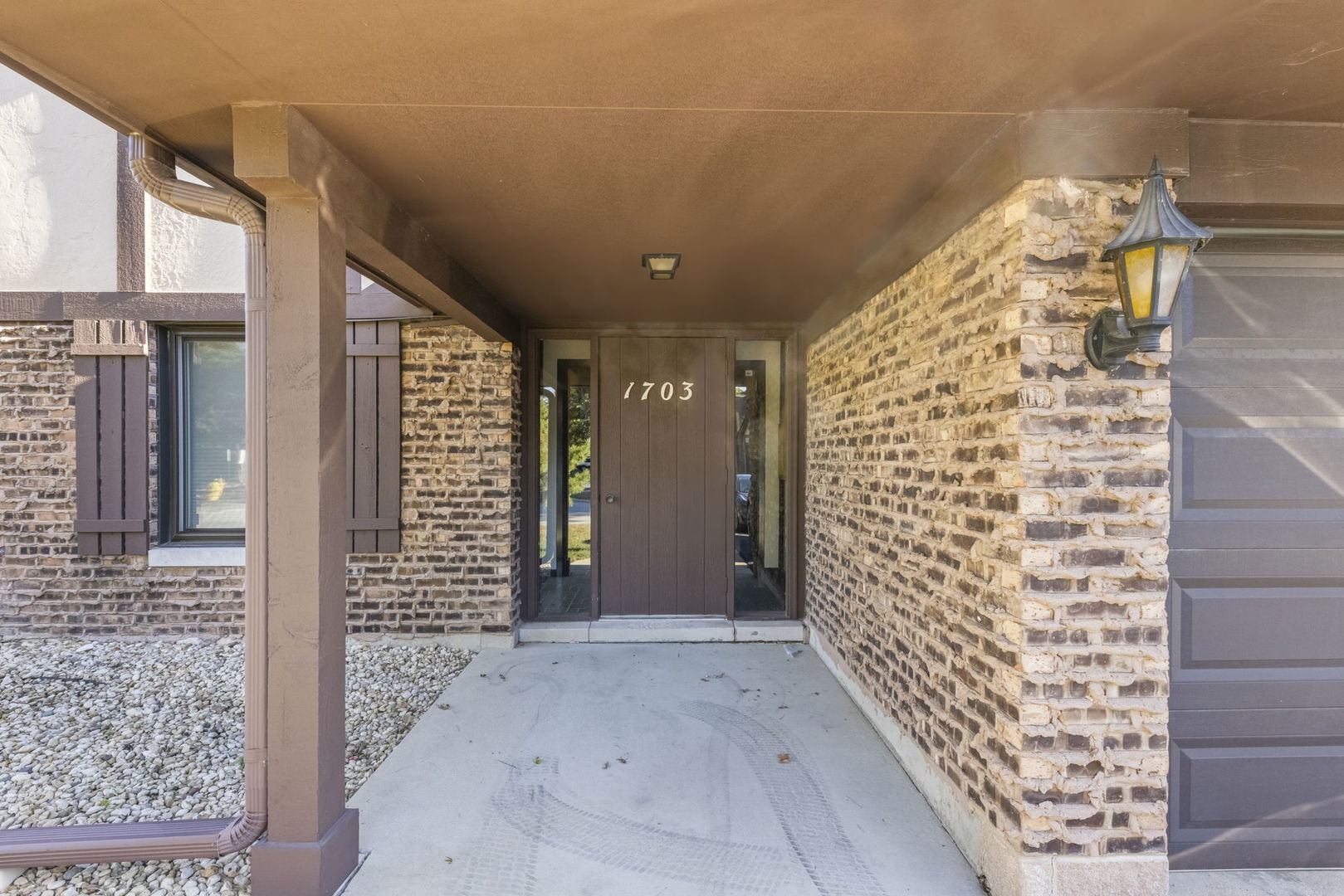 1703 Lakecliffe Drive #A, Wheaton, IL 60189