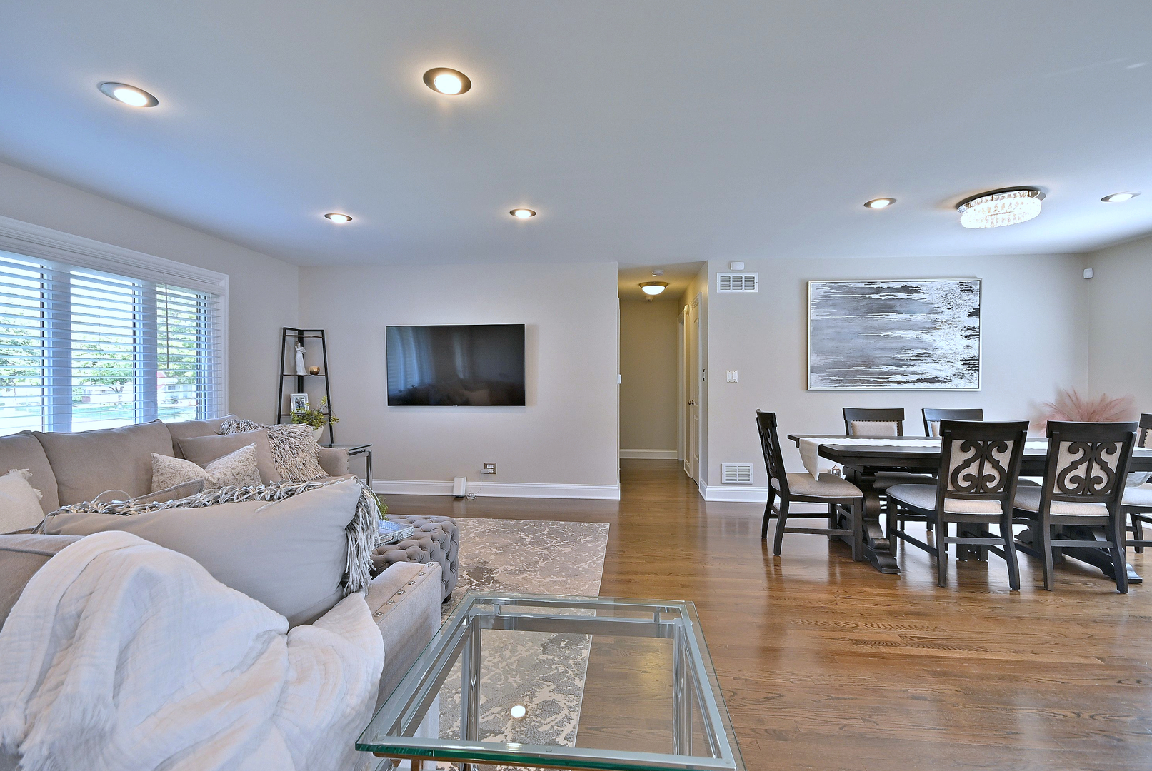 21W181 NORTH Lane, Itasca, IL 60143