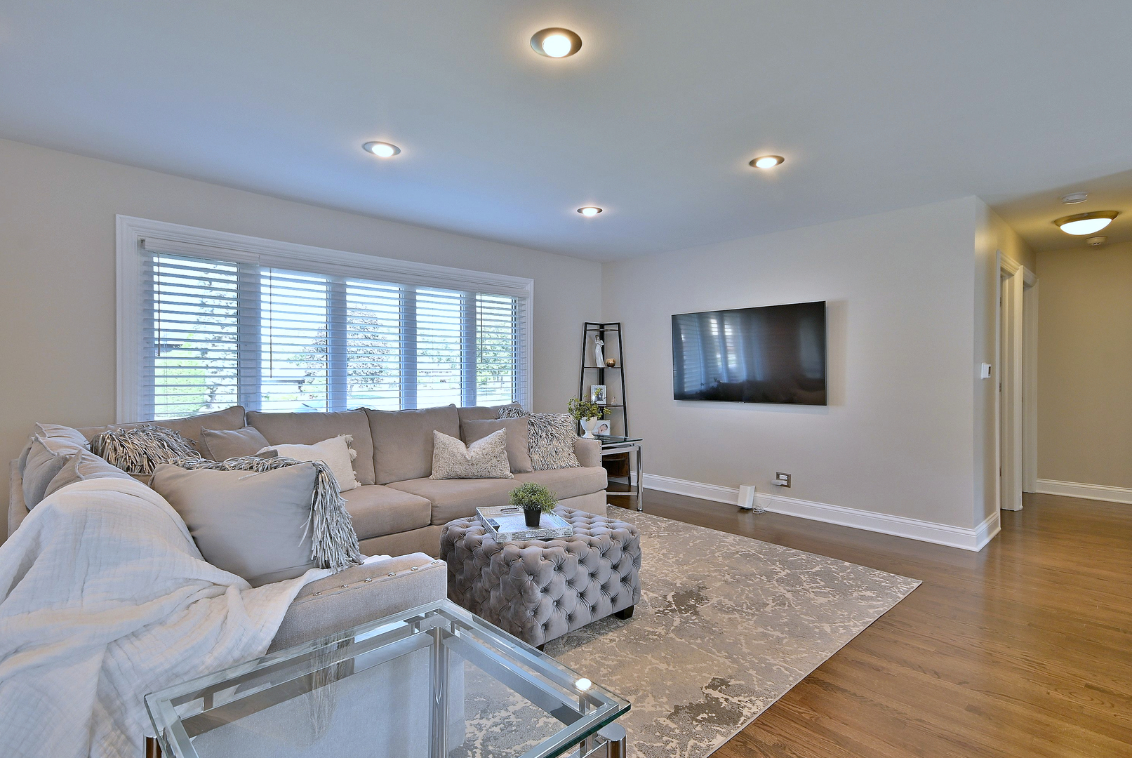 21W181 NORTH Lane, Itasca, IL 60143