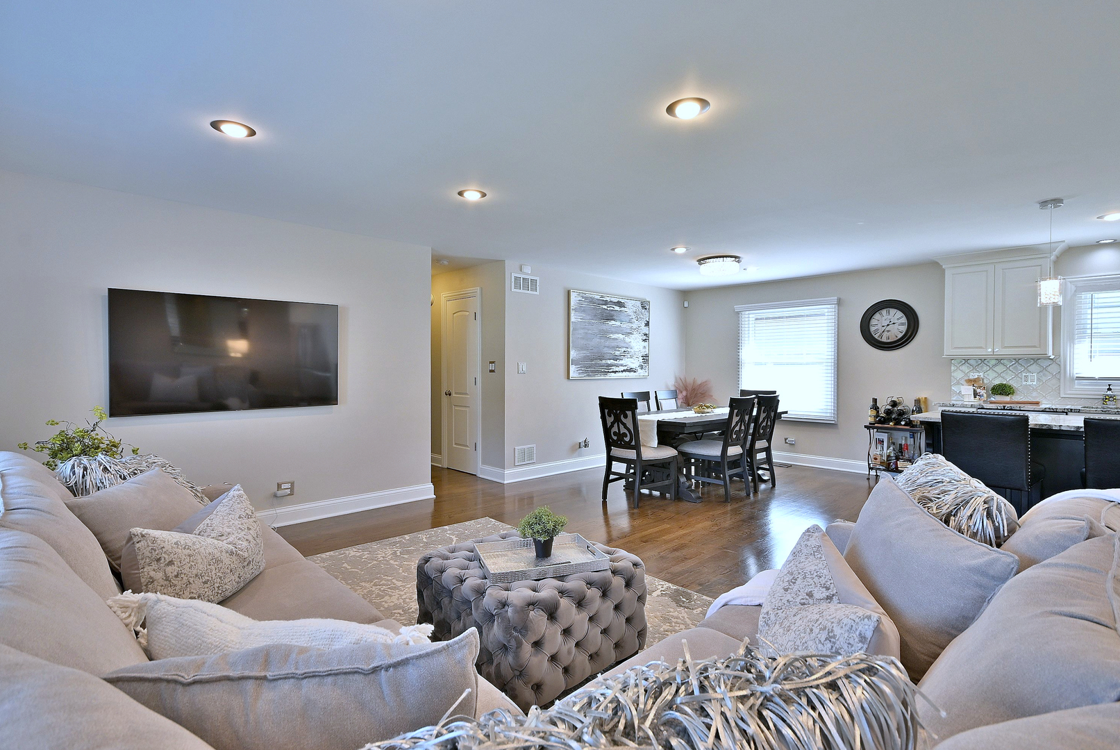 21W181 NORTH Lane, Itasca, IL 60143