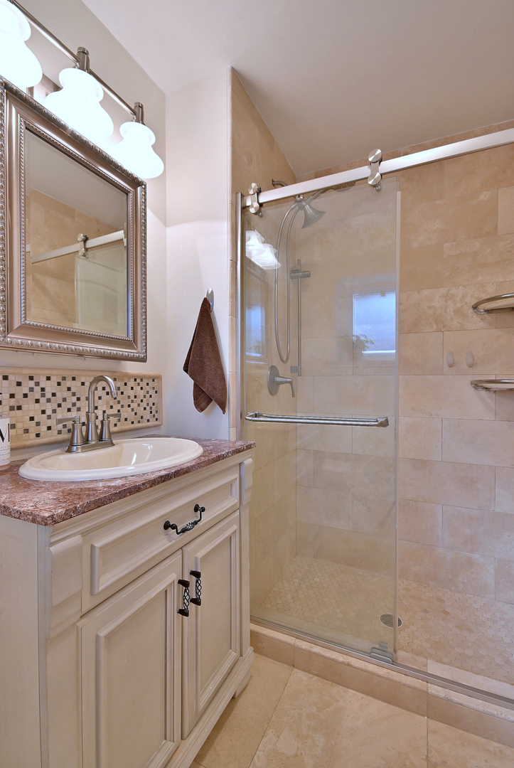 21W181 NORTH Lane, Itasca, IL 60143