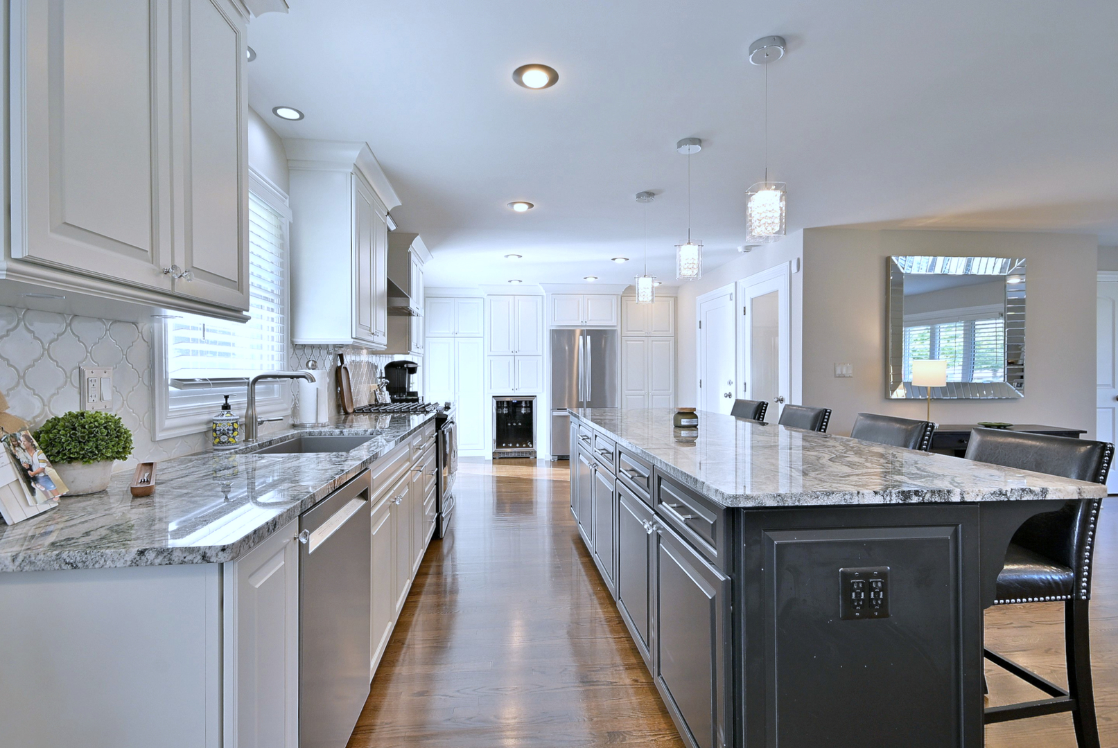 21W181 NORTH Lane, Itasca, IL 60143